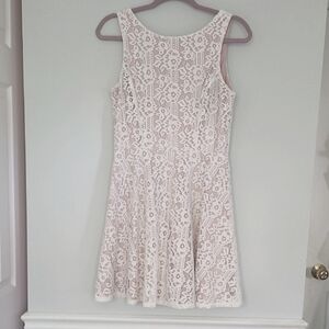 Elegant Lace Sleeveless Dress - Cream